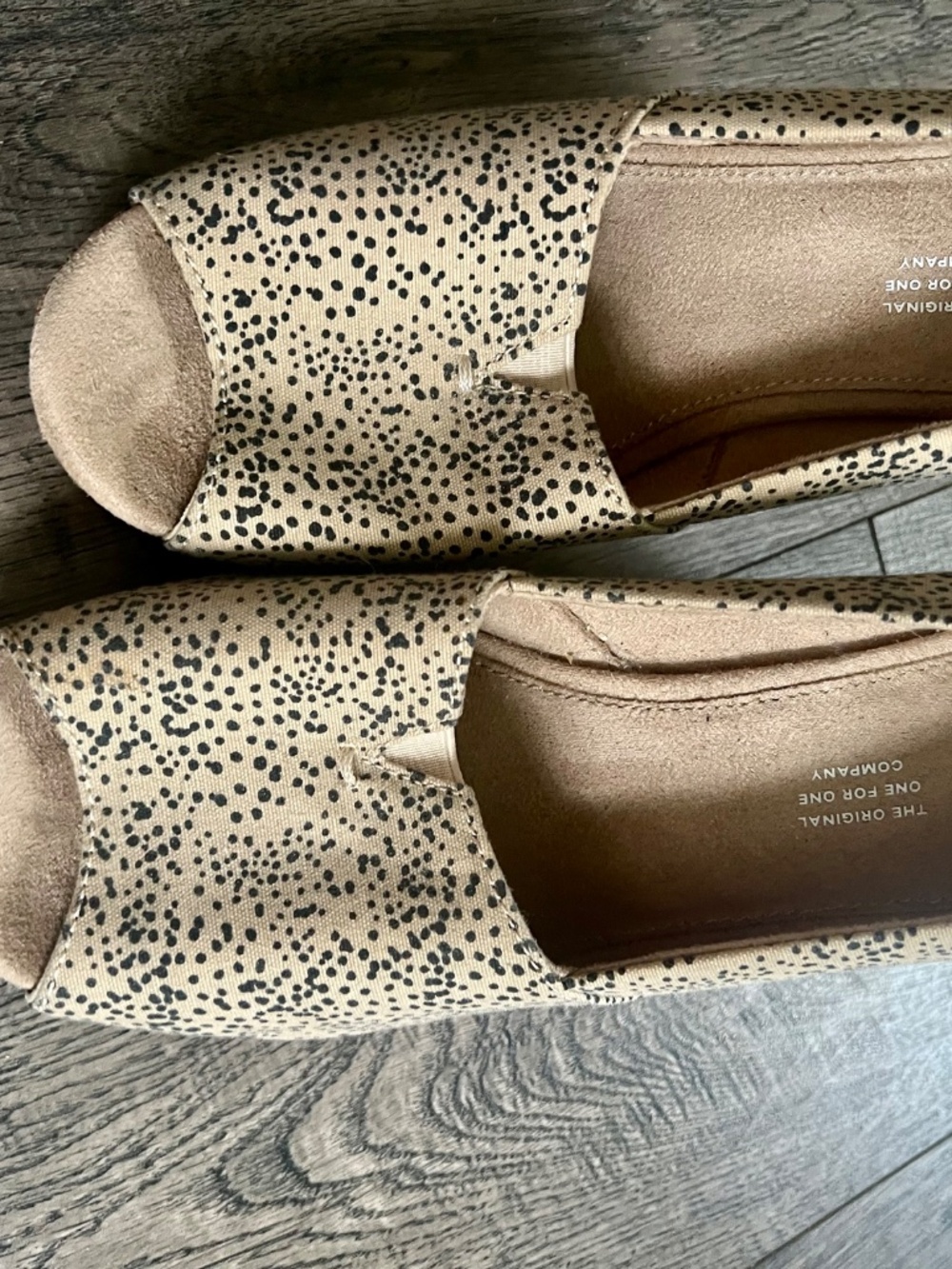 2 pair Tom’s wedge heels denim metallic copper and animal print EUC size 8 - Picture 9 of 13